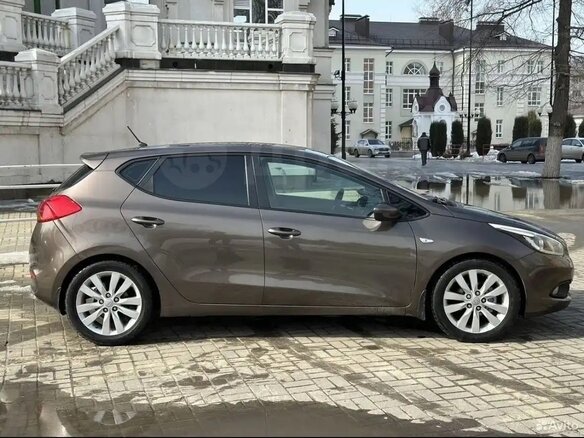 2013 Kia Ceed II, коричневый, 830000 рублей - вид 12