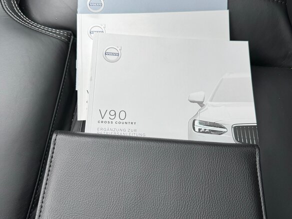 2019 Volvo V90 Cross Country I, чёрный, 4300000 рублей - вид 23