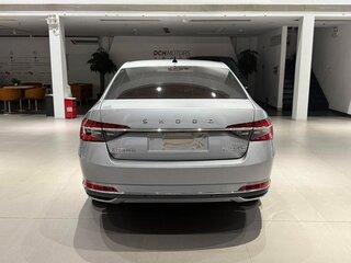 2023 Skoda Superb III Рестайлинг, серебристый, 1780000 рублей, вид 5