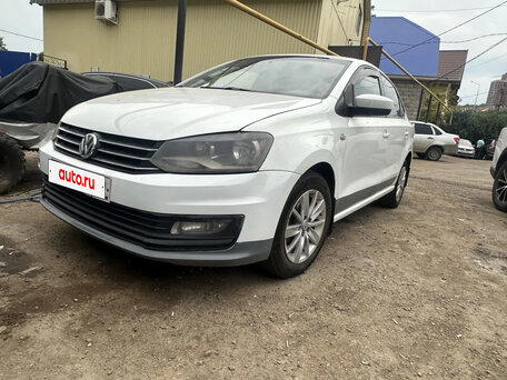 2018 Volkswagen Polo V Рестайлинг, белый, 750000 рублей, вид 1