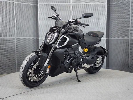 2024 Ducati Diavel V4, чёрный, 2549000 рублей, вид 4