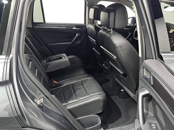 2020 Volkswagen Tiguan II, серебристый, 2450000 рублей - вид 17