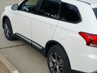 2018 Mitsubishi Outlander III Рестайлинг 3, белый, 1820000 рублей, вид 4