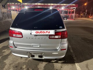 2001 Nissan Liberty, серебристый, 330000 рублей, вид 4