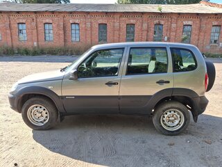 2017 Chevrolet Niva I Рестайлинг, серый, 695000 рублей, вид 4