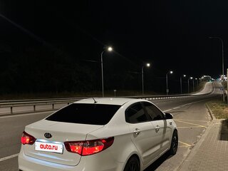 2013 Kia Rio 5-speed III, белый, 750000 рублей, вид 4