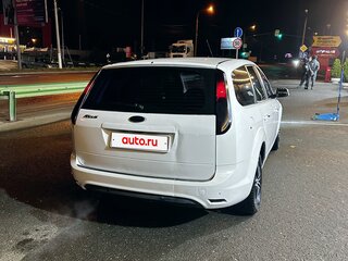 2008 Ford Focus II Рестайлинг, белый, 400000 рублей, вид 4