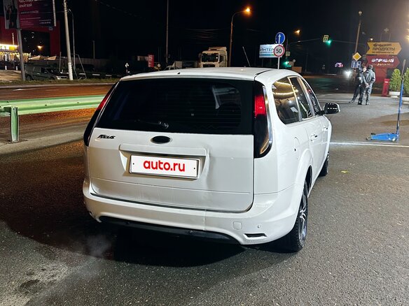 2008 Ford Focus II Рестайлинг, белый - вид 3