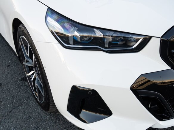 2025 BMW 5 серии 520i VIII (G60/G61/G68), белый, 6500000 рублей - вид 5