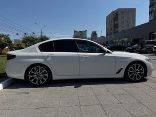 2019 BMW 5 серии 520d xDrive VII (G30/G31/G38), белый, 4100000 рублей, вид 5
