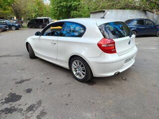 2008 BMW 1 серии 118i I (E81/E82/E87/E88) Рестайлинг, белый, 850000 рублей, вид 2