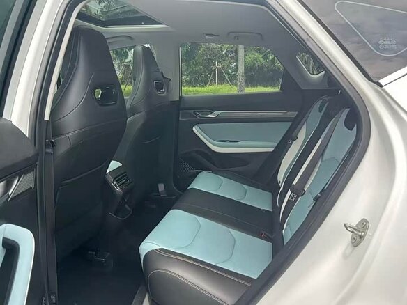 2022 Geely Emgrand S, белый, 995000 рублей - вид 9