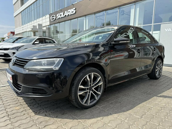 2013 Volkswagen Jetta VI, чёрный - вид 2