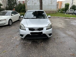 2011 Kia Rio II Рестайлинг, серебристый, 400000 рублей, вид 1