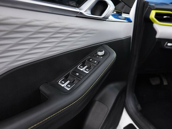 2023 Geely Coolray (Binyue Cool) I Рестайлинг, белый - вид 19