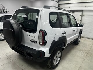 2026 Lada (ВАЗ) Niva Travel I Рестайлинг, белый, 1651900 рублей, вид 5