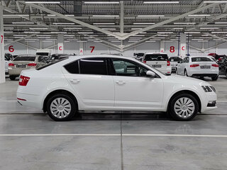 2018 Skoda Octavia III (A7) Рестайлинг, белый, 1460000 рублей, вид 4