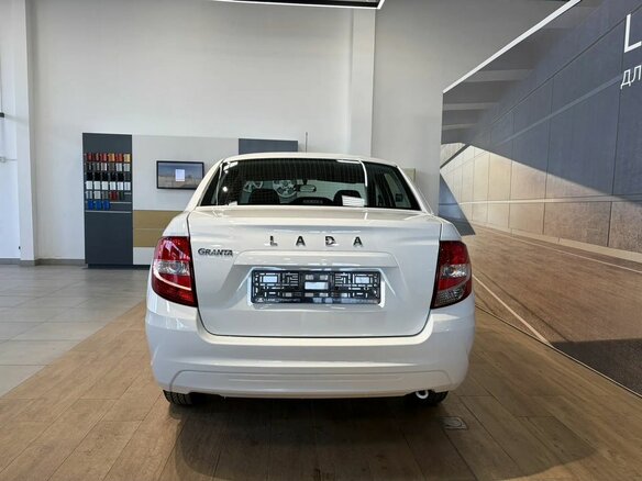 2026 Lada (ВАЗ) Granta I Рестайлинг, белый, 850000 рублей - вид 7