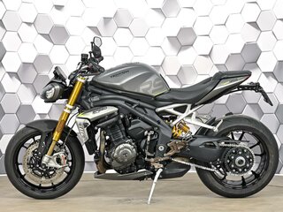 2022 Triumph Speed Triple, серебристый, 1117000 рублей, вид 4