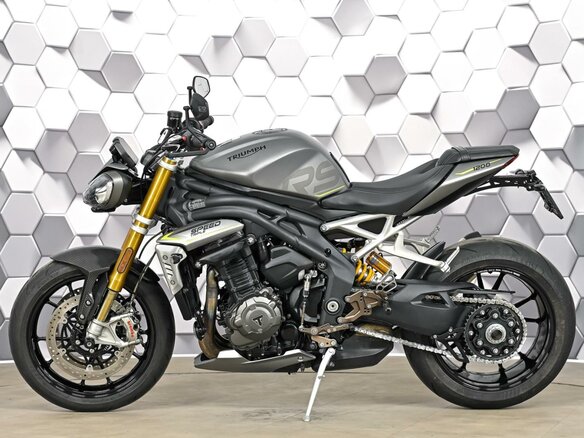 2022 Triumph Speed Triple, серебристый, 1117000 рублей - вид 3