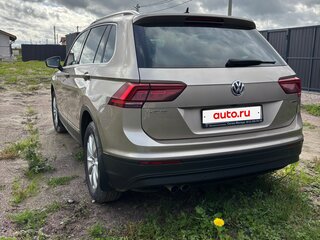2018 Volkswagen Tiguan II, бежевый, 2650000 рублей, вид 3
