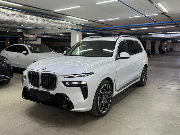 2023 BMW X7 40i I (G07) Рестайлинг, белый, 15490000 рублей - вид 1