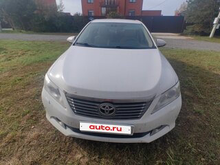 2013 Toyota Camry VII (XV50), белый, 900000 рублей, вид 1