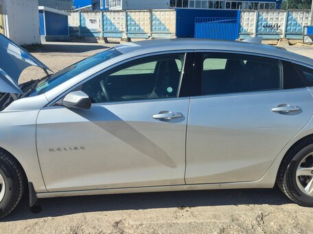 2022 Chevrolet Malibu IX Рестайлинг, серебристый, 1300000 рублей, вид 5