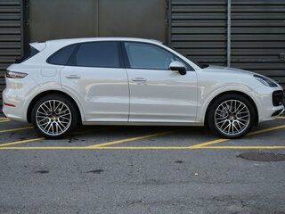 2021 Porsche Cayenne III, серый, 7350000 рублей, вид 4