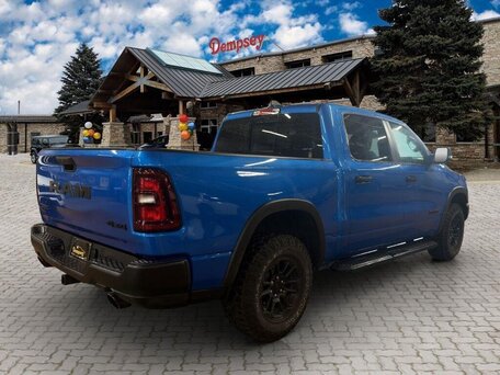 2025 Ram 1500 Crew Cab V Рестайлинг, синий, 5954000 рублей, вид 4