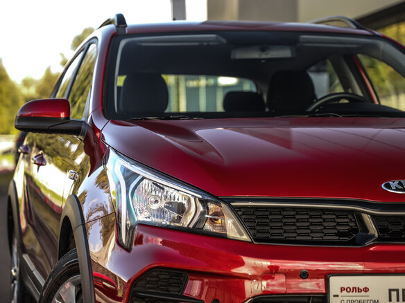 2021 Kia Rio X IV Рестайлинг, красный - вид 1