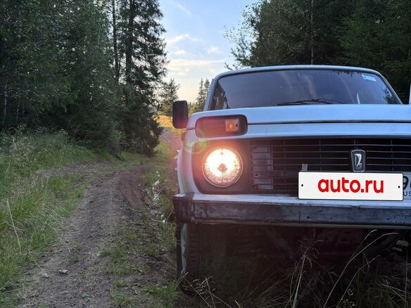 1995 Lada (ВАЗ) 2121 (4x4) I Рестайлинг, белый - вид 1