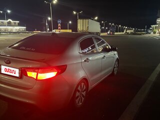 2014 Kia Rio 5-speed III, серебристый, 880000 рублей, вид 1