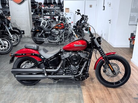 2017 Harley-Davidson Street Bob, красный, 1499000 рублей, вид 2