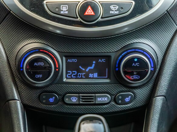 2015 Hyundai Solaris I Рестайлинг, белый, 1098000 рублей - вид 22