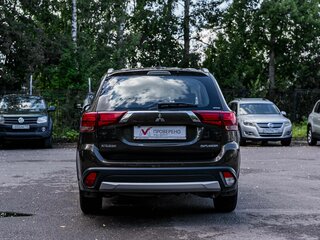 2018 Mitsubishi Outlander III Рестайлинг 2, коричневый, 1350001 рублей, вид 4