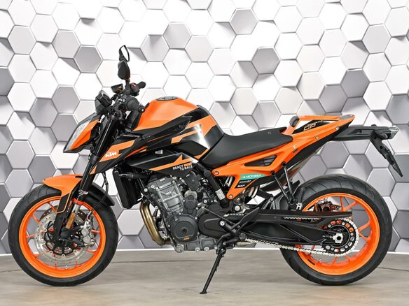 2023 KTM 890 Duke, чёрный, 899000 рублей - вид 3