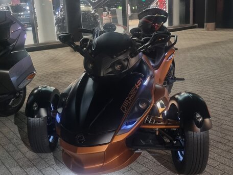 2011 BRP Can-Am Spyder, оранжевый, 1100000 рублей, вид 1