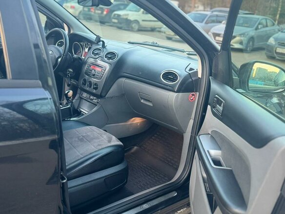 2010 Ford Focus II Рестайлинг, чёрный, 580000 рублей - вид 6