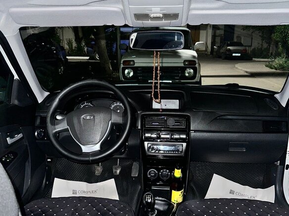 2017 Lada (ВАЗ) Priora I Рестайлинг, белый, 660000 рублей - вид 3