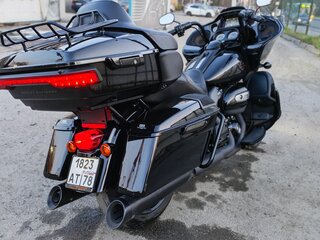 2021 Harley-Davidson Road Glide Limited, чёрный, 1890000 рублей, вид 3