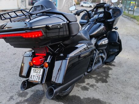 2021 Harley-Davidson Road Glide Limited, чёрный, 1990000 рублей, вид 3