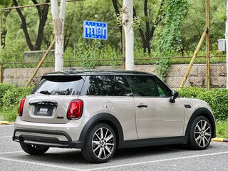 2023 Mini Hatch Cooper III (F55/F56) Рестайлинг 2, серый, 1999017 рублей, вид 5
