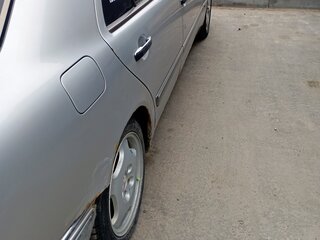1997 Mercedes-Benz E-Класс 240 II (W210, S210), серебристый, 175000 рублей, вид 2