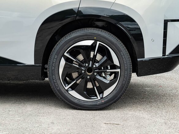 2026 Toyota bZ3X 58.3 kWh, чёрный, 2843003 рублей - вид 37