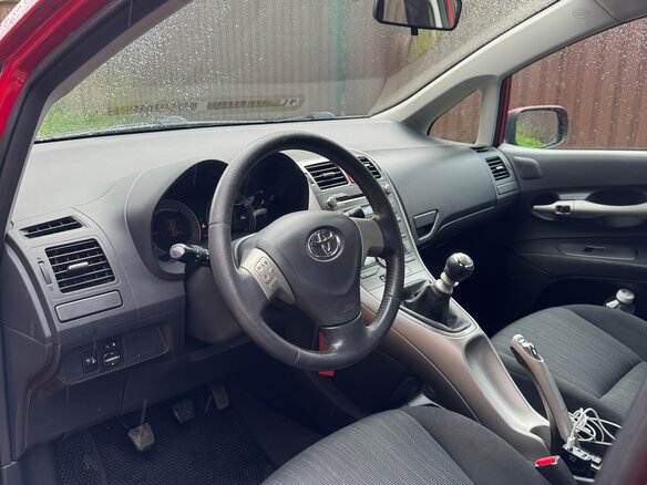 2009 Toyota Auris I, красный, 580000 рублей - вид 6