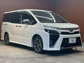 2021 Toyota Voxy III (R80) Рестайлинг, белый, 2000007 рублей, вид 3