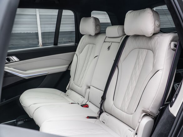 2025 BMW X7 40d I (G07) Рестайлинг, серый - вид 28