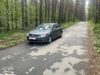 2014 Volkswagen Jetta VI Рестайлинг, серый, 1330000 рублей, вид 4
