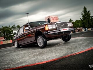 1982 Mercedes-Benz W123 230, коричневый, 1949999 рублей, вид 5